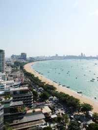 พักผ่อนสุดหรู บรรยากาศสุดชิล @Holiday Inn Pattaya