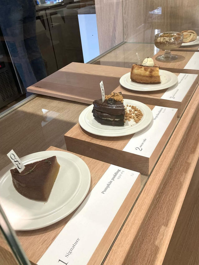 ソウル《弘大》プラタナス並木のカフェ、会ってみたい店長さん