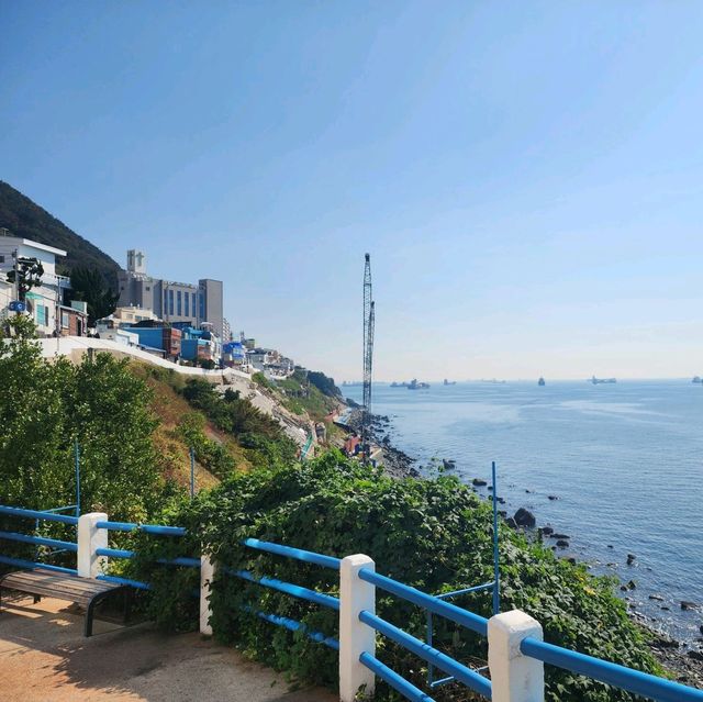 요즘 핫하게 뜨고있는 부산의 흰여울마을을 가보자