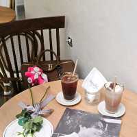 unbirthday cafe