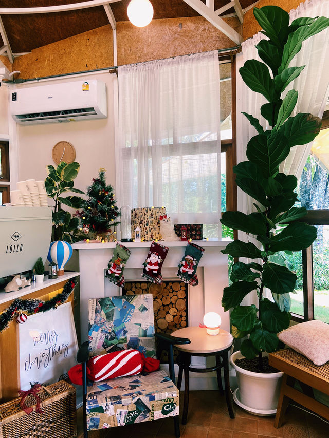  คาเฟ่ทุ่งดอกไม้ : Lapuné Cafe and Scene