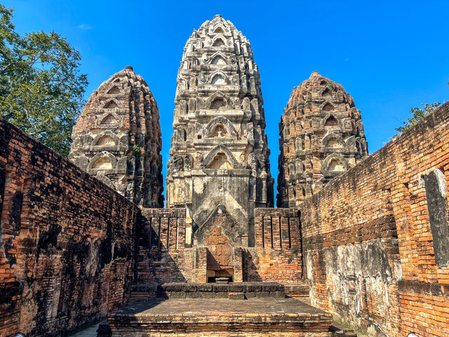 เช่ารถโบราณ ขับเที่ยวชม วัดศรีสวาย