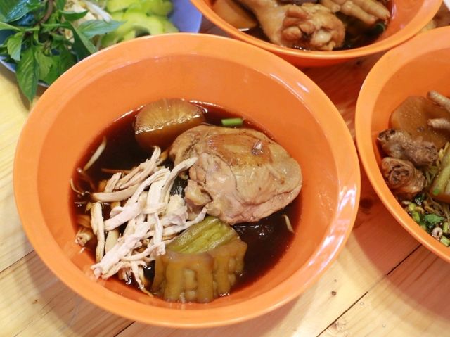 ก๋วยเตี๋ยวไก่ตุ๋นมะระ บุฟเฟ่ต์ 79 บาท