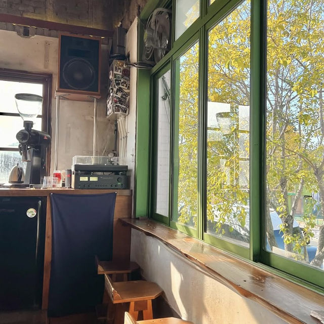 韓国🇰🇷シグニチャーメニューラテが特別な味のカフェ👀