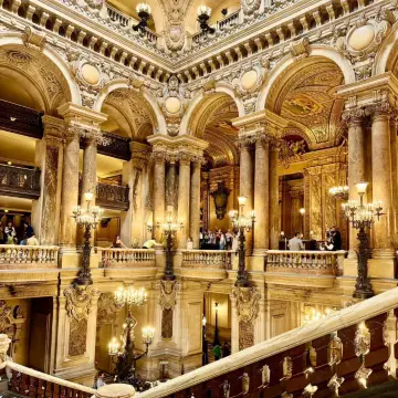 在加尼葉歌劇院度過優雅而戲劇性的一夜！