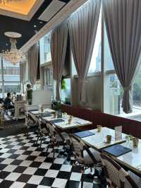  Royal Inn