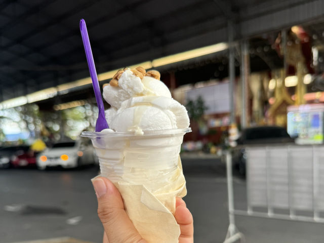 Bangkok’s Food Scene: From Street Eats to Iconic Restaurants! 🍜🥤✨