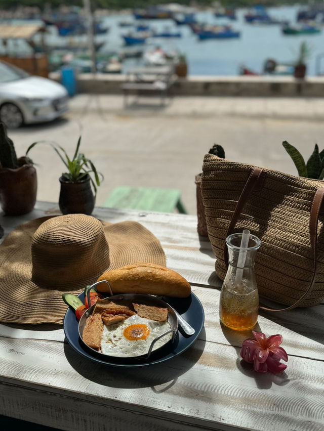 VINH HY MORNINGS 🇻🇳