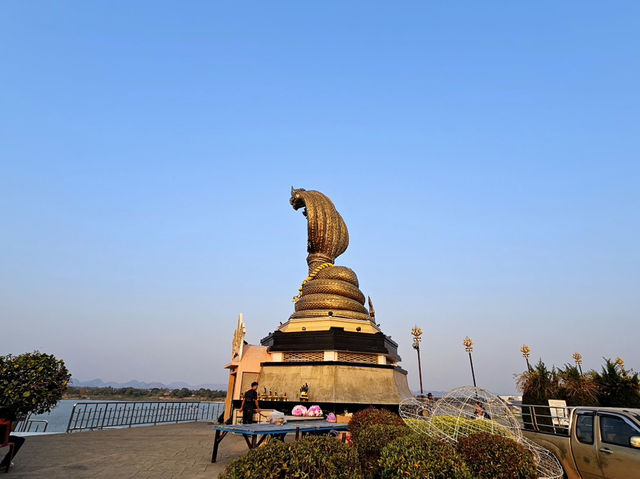 เที่ยวจุดไฮไลท์นครพนม ลานพนมนาคา