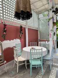 Relaxing Poolside Vibes at ESTE CAFE AND RESTO🍹