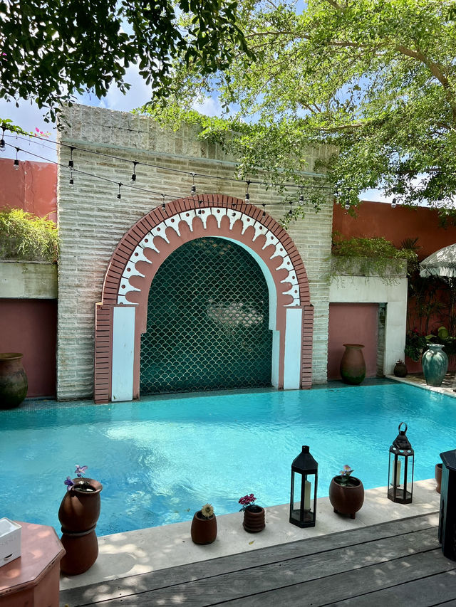 Relaxing Poolside Vibes at ESTE CAFE AND RESTO🍹