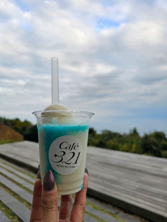 “海”と“空”が広がる紺碧の世界と一体になれる伊豆の名所