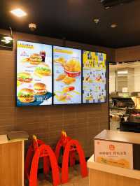 很多打卡位的一間連鎖快餐店