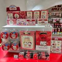 粉絲必朝聖！Hello Kitty Apple Cafe 韓國首爾明洞