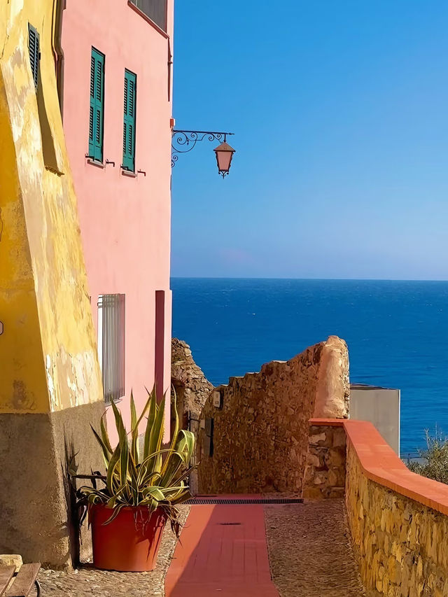 🇮🇹 千年の小さな町、夢のような美しさ – チェルヴォ (Cervo) 🌊