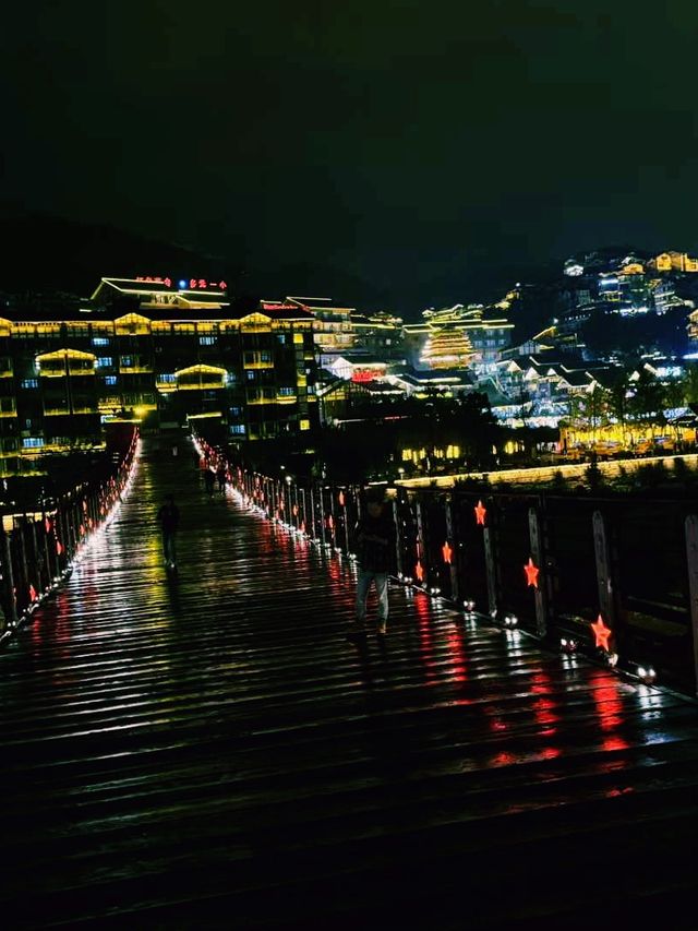 中國貴州遵義市著名景點：茅台渡口紀念碑，適合打卡拍照。