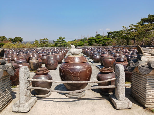 고스락 이화동산, 5,000개의 항아리가 살아 숨 쉬는 공간