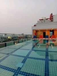 โรงแรมรีโนเวทใหม่ The Quarter Saphankhwai