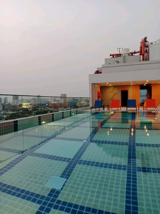 โรงแรมรีโนเวทใหม่ The Quarter Saphankhwai