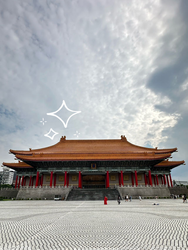 🔎 จุดเช็คอินในไทเป @หอรำลึกเจียงไคเช็ค 🏛️ 🌳✨