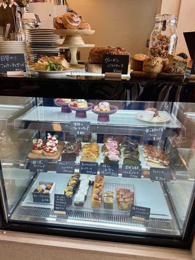 Spring Cake & Chill Vibes at “sew” in Yoyogi-Uehara