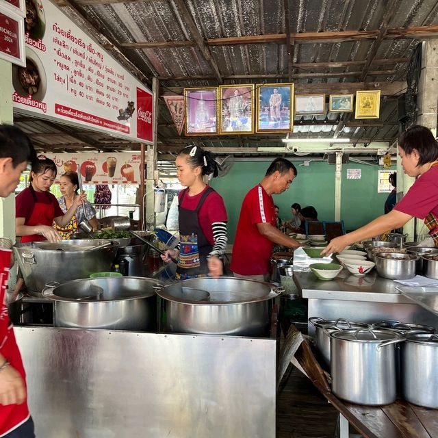 นั่งรถไฟ ปั่นจักรยาน เที่ยวเมืองเก่าอยุธยา