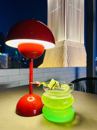 Bar Moxy Chinatown KL: Minuman di Ketinggian dengan Pemandangan Merdeka 118