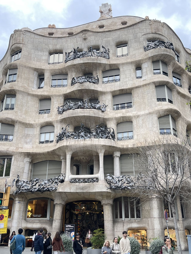 Hola Barcelona เมืองแห่งสถาปัตยกรรมสุดฮิป