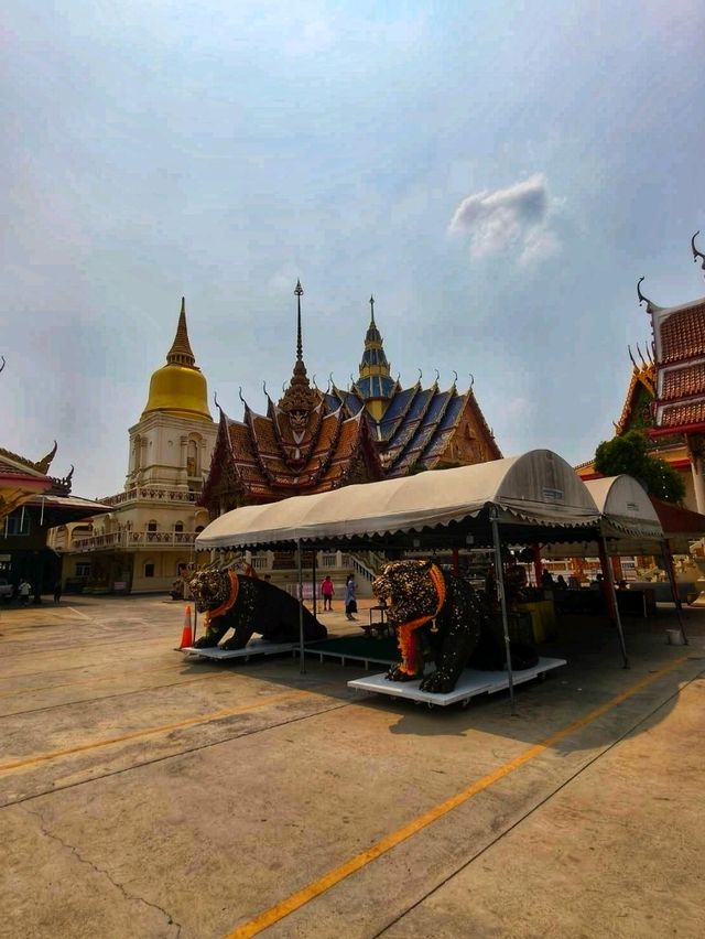 สักการะหลวงพ่อเปิ่น วัดบางพระ
