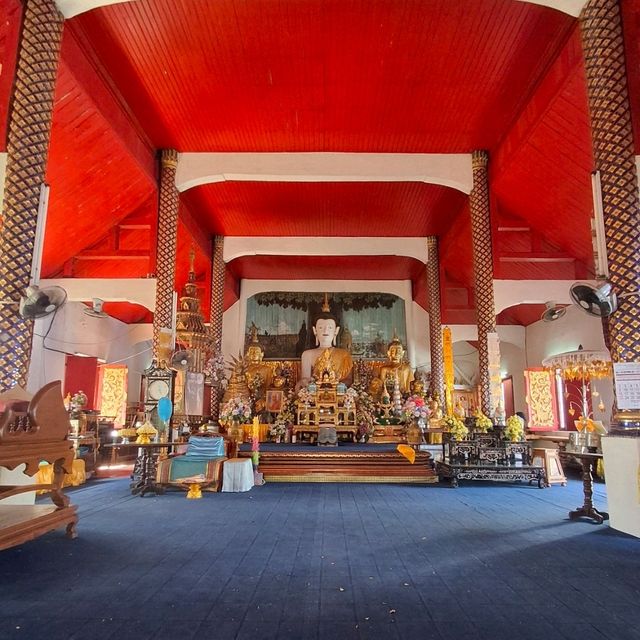 ไหว้พระในวิหารสถาปัตยกรรมล้านนา