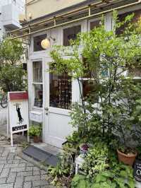 Café-Hopping Along the Chūō Line – Toast, Pancakes & Retro Vibes