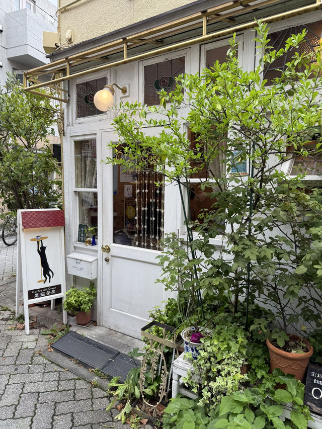 Café-Hopping Along the Chūō Line – Toast, Pancakes & Retro Vibes