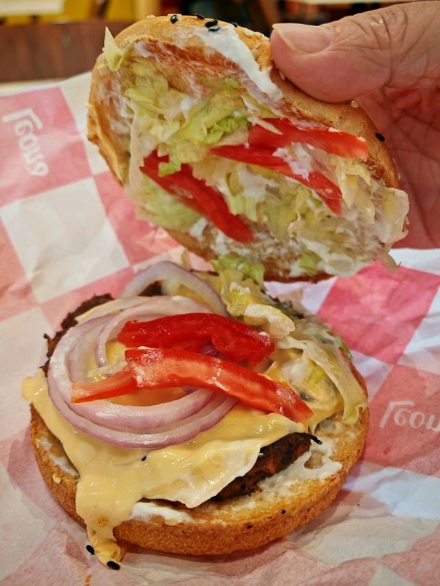 Biting into Bold Flavors at Leon’s Burger & Wings