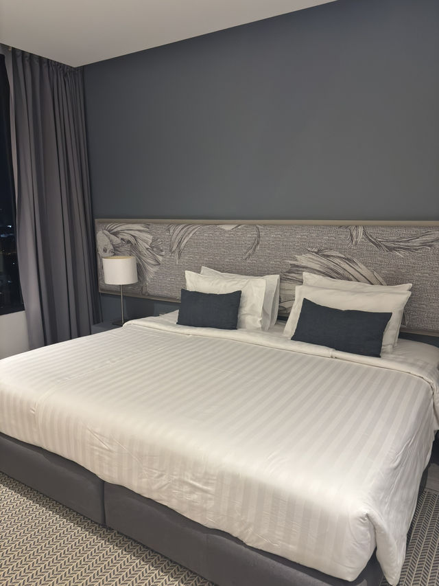 รีวิว The Quarter Ari by UHG