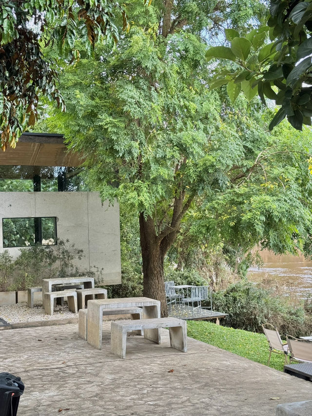 คาเฟ่ริมแม่น้ำปิงเชียงใหม่ ไวบ์ดีมาก🏠🏞️
