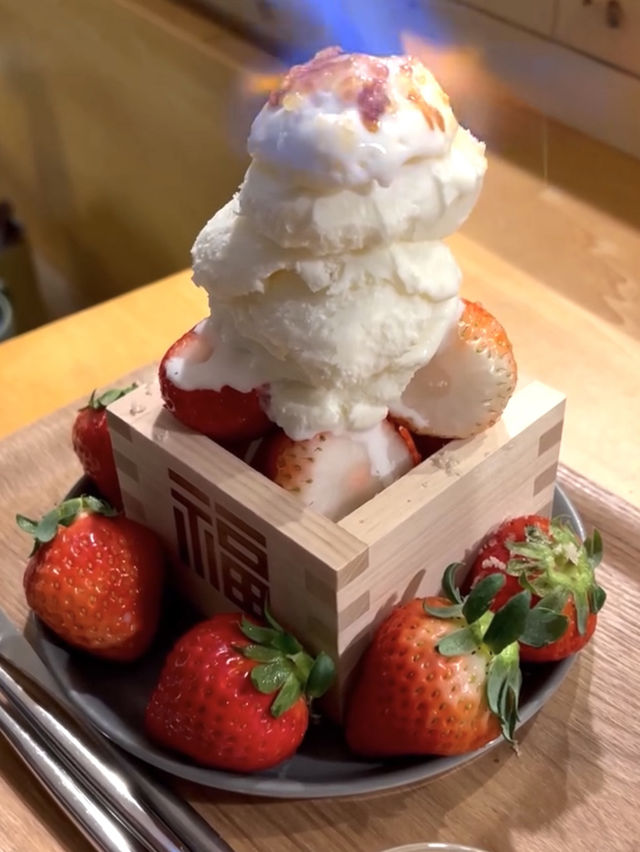 【福岡グルメ】斬新で豪快なスイーツで人気のカフェ🍓