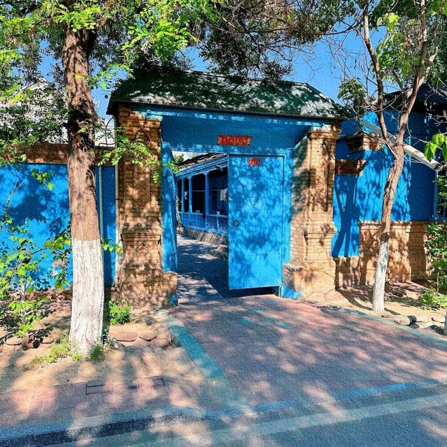 Spring Strolls & Blue Walls
