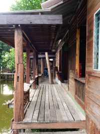 นั่งเรือข้ามฟากไปนอนโฮมสเตย์ริมแม่น้ำ🛶🤭