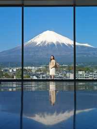 Reflection of the Tallest Peak in Japan 