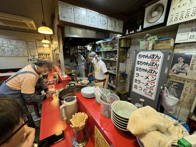 Late-Night Luck at Shianbashi Ramen: Warm Service & Counter-Side Comfort