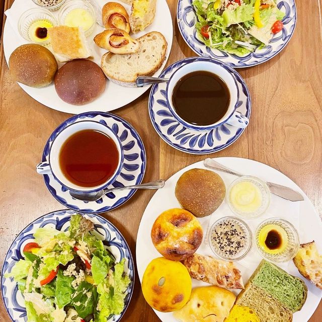 Tiny Tea & Bar
