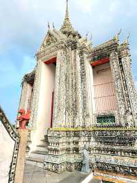 A Peaceful Morning at the Temple of Dawn (Wat Arun)