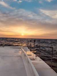 Romantic Sunsets on the Water – An Unforgettable Golden Hour Experience