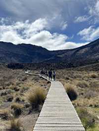 🏔 Tongariro Alpine Crossing｜北島最震撼的火山地貌健行路線，一日走過中土世界 