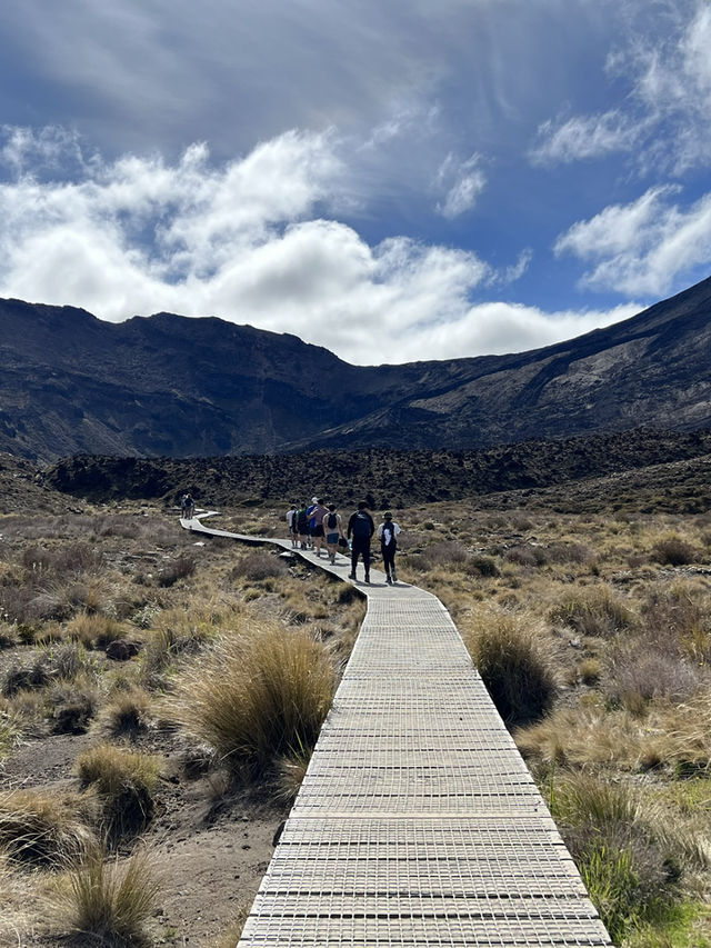 🏔 Tongariro Alpine Crossing｜北島最震撼的火山地貌健行路線，一日走過中土世界 
