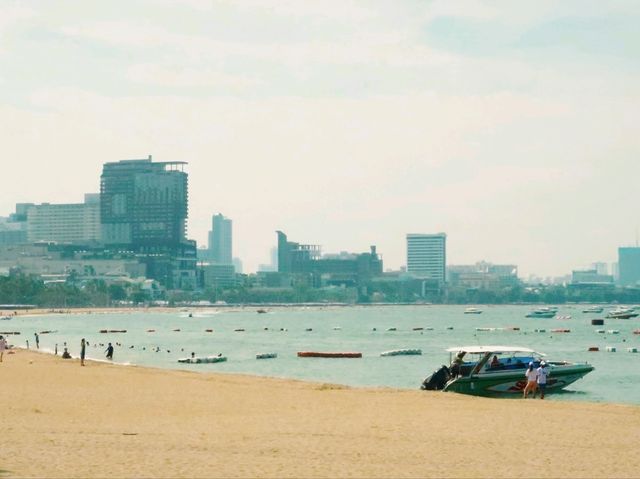 Dusit Thani Pattaya – พักหรู ติดทะเล วิวดีสุดปัง!