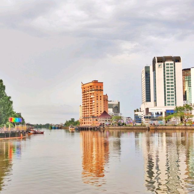 🇲🇾 Kuching Waterfront: Where Serenity Meets Sunset Splendor
