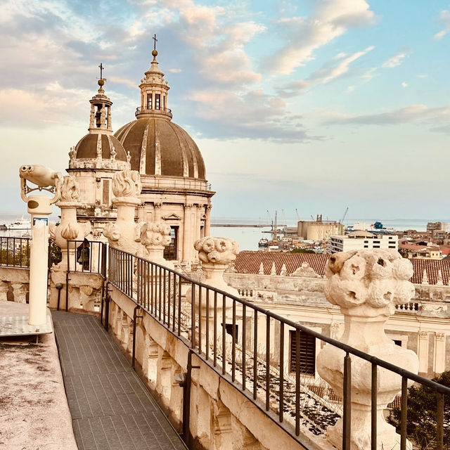 Solo Travel Guide: Catania, Sicily – Where Fire Meets Baroque** 🌋🏛️