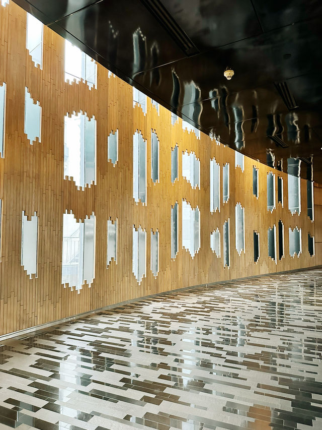 Jet-Set in Style – Crowne Plaza Changi Airport Lobby Elegance