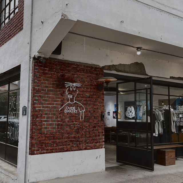 Crisp Layers & Quiet Design – My Visit to OUDE, Seoul